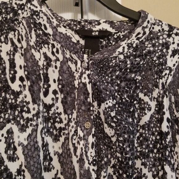 H&M Snakeprint Blouse - Picture 3 of 3